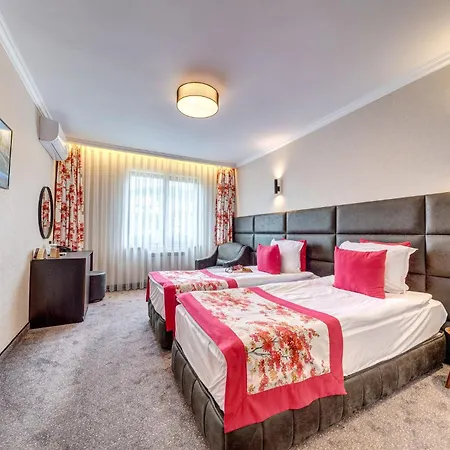 Отель Kiparis 4*
